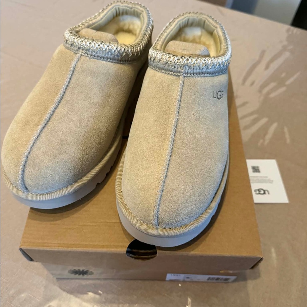UGG Tasman Slippers Size 11 for Women’s, size 9 for Men’s Mustard seed